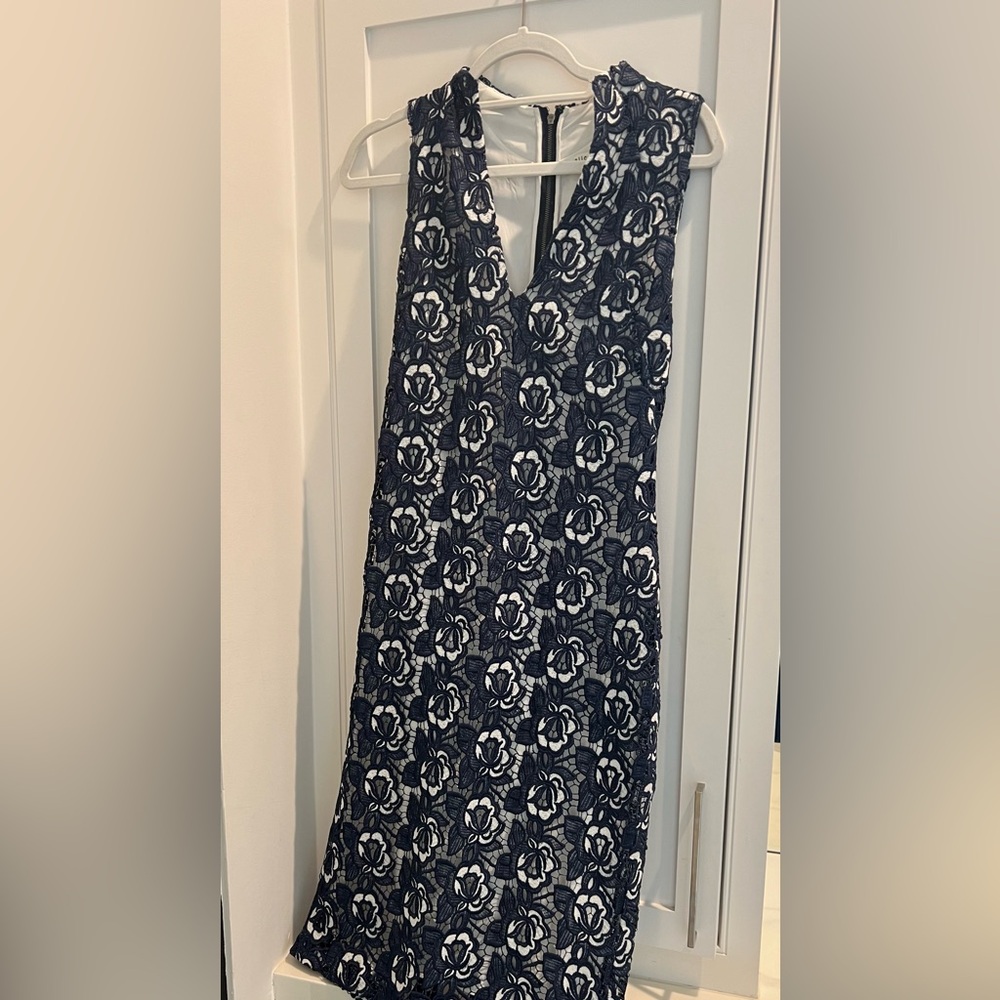 Alice and Olivia floral lace navy blue dress size 6